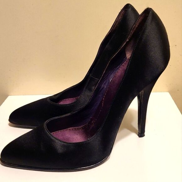 Givenchy Paris Black Peau de Soie Pumps Sz. 6.5 US/37 EU Ret$1175 Made in Italy - Picture 2 of 16